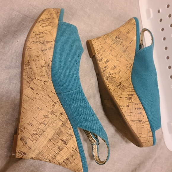 A.n.a. A New Approach Size 8.5 Platform Wedges - Picture 7 of 11